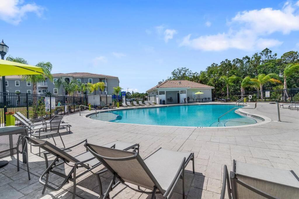 Elegant 2 Bedroom/2 Bath Condo With All Amenities เมลเบิร์น ภายนอก รูปภาพ